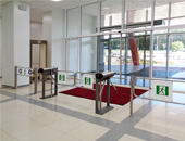 KT02 IP-stile, WMD-05S motorized swing gate and BH02 waist-high railing systems